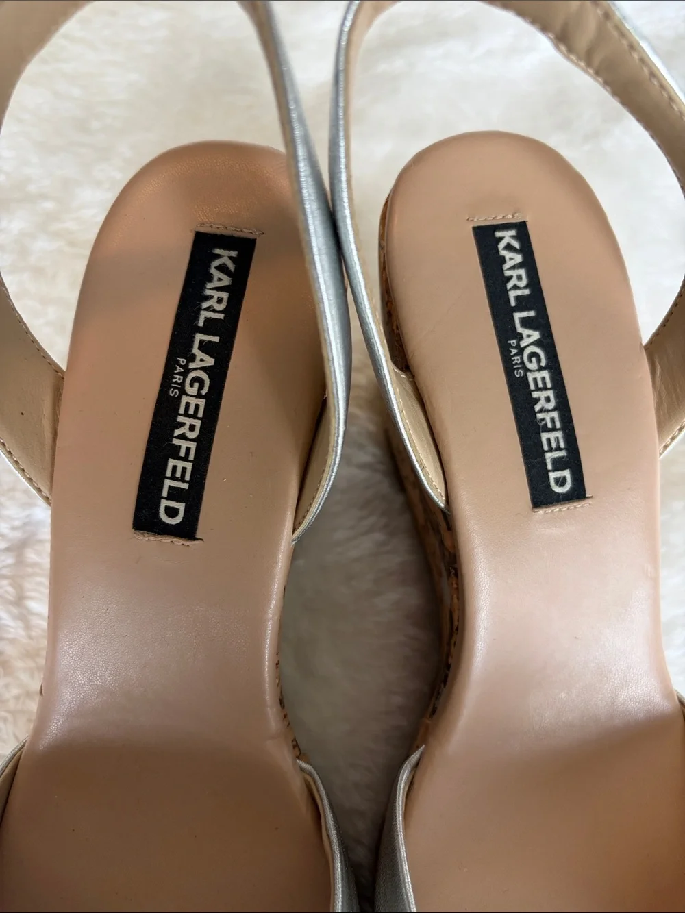 Karl Lagerfeld Carin Wedge Sandal In Silver Leather | Size 8M
